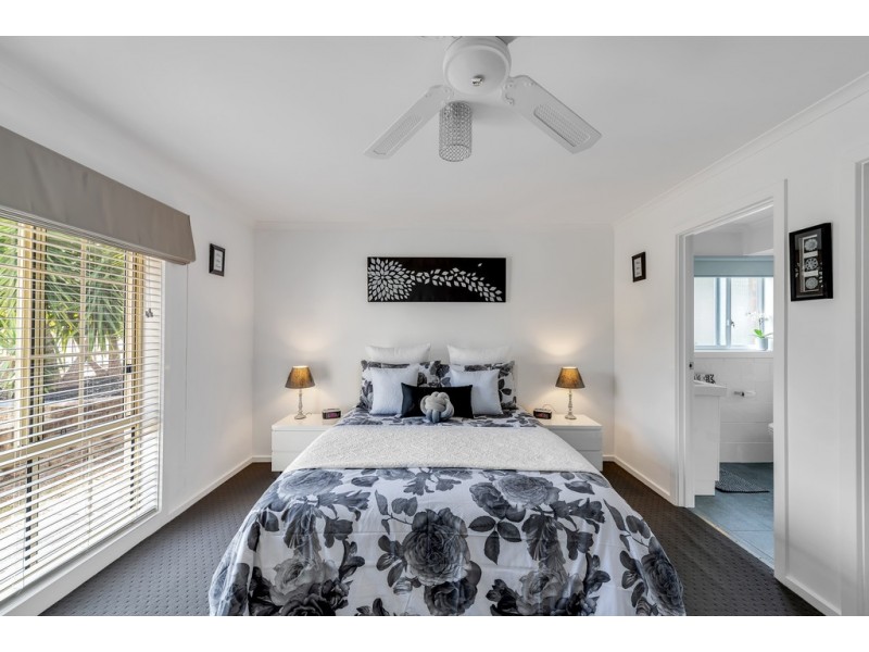 4 Iris Road, Aberfoyle Park SA 5159