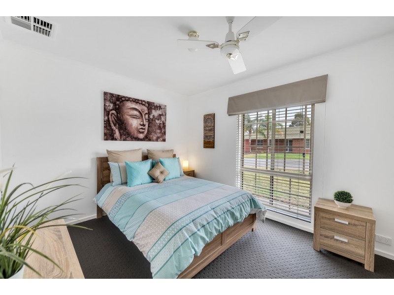 4 Iris Road, Aberfoyle Park SA 5159
