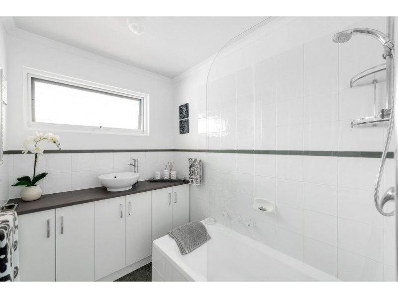 4 Iris Road, Aberfoyle Park SA 5159