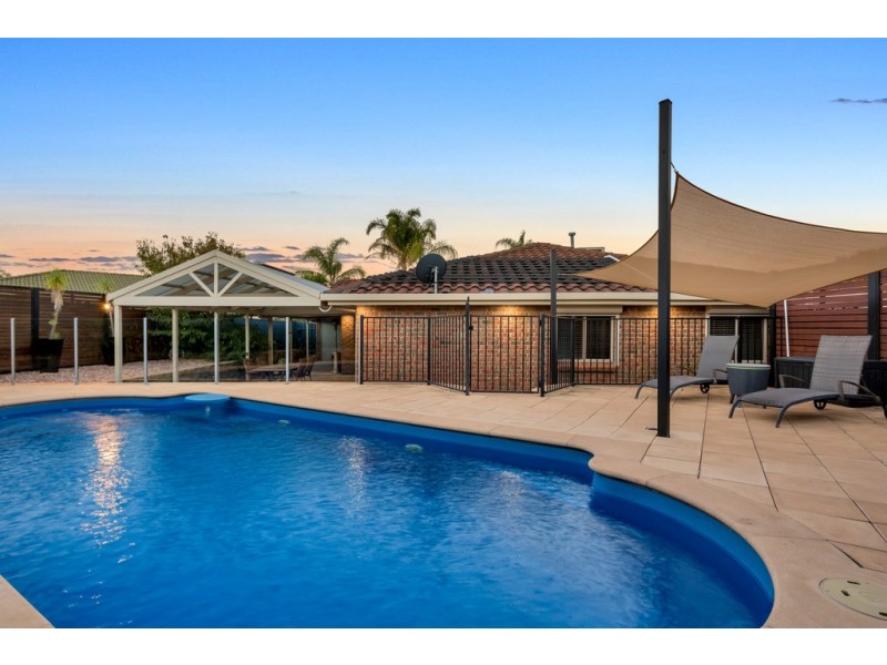 10 Bendigo Close, Trott Park SA 5158