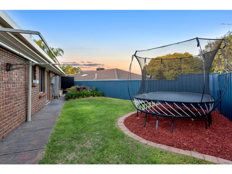 10 Bendigo Close, Trott Park SA 5158