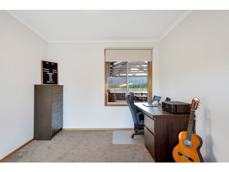 10 Bendigo Close, Trott Park SA 5158