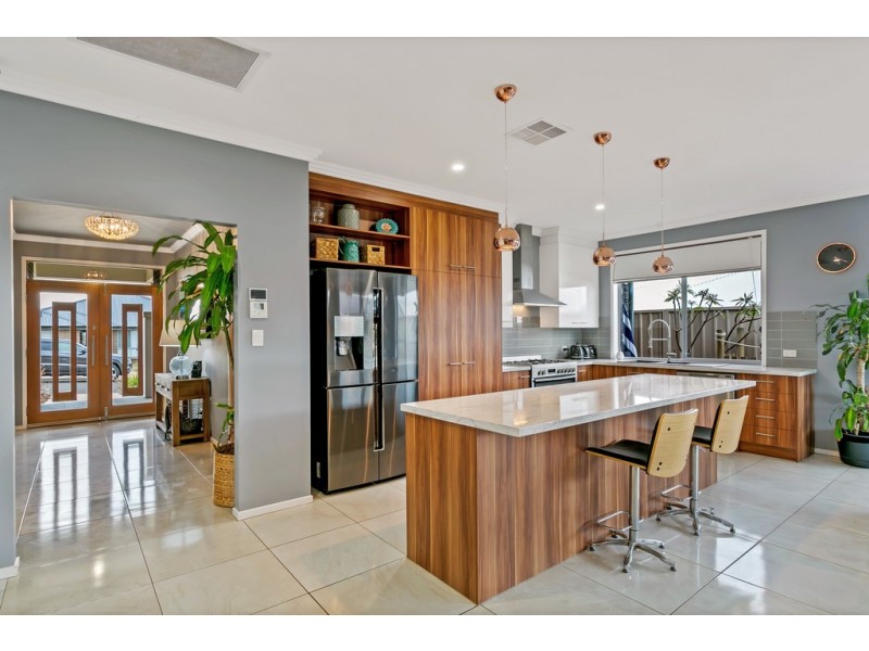 11 Bondi Drive, Seaford Rise SA 5169
