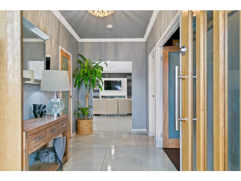 11 Bondi Drive, Seaford Rise SA 5169