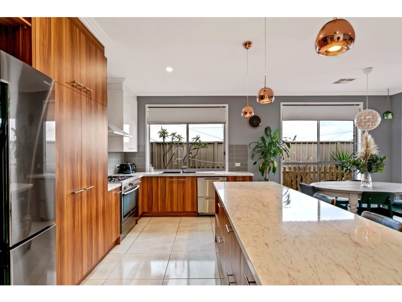 11 Bondi Drive, Seaford Rise SA 5169