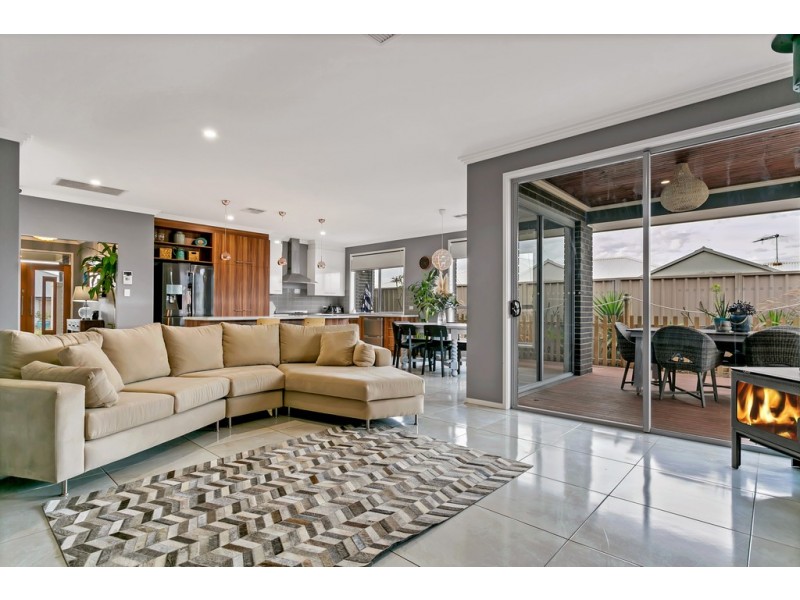 11 Bondi Drive, Seaford Rise SA 5169