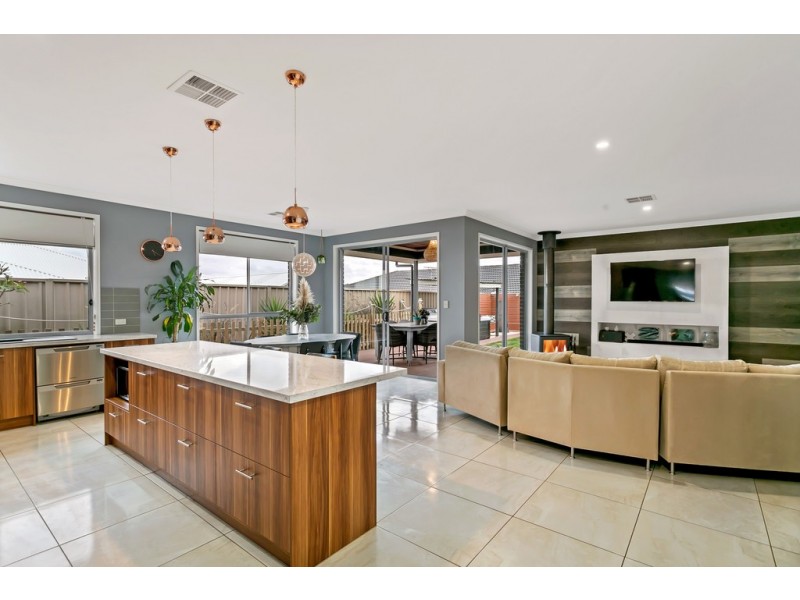 11 Bondi Drive, Seaford Rise SA 5169