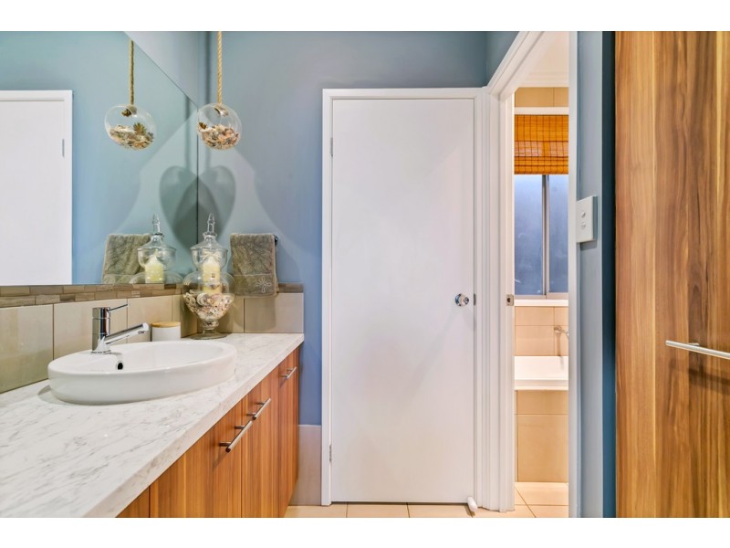 11 Bondi Drive, Seaford Rise SA 5169