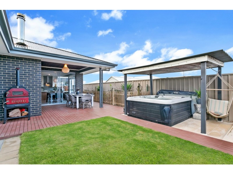 11 Bondi Drive, Seaford Rise SA 5169