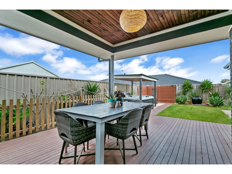 11 Bondi Drive, Seaford Rise SA 5169