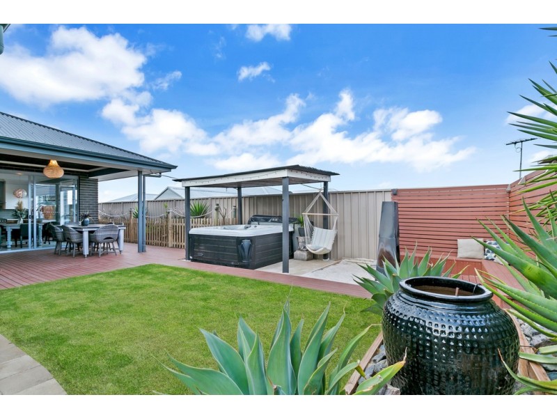 11 Bondi Drive, Seaford Rise SA 5169