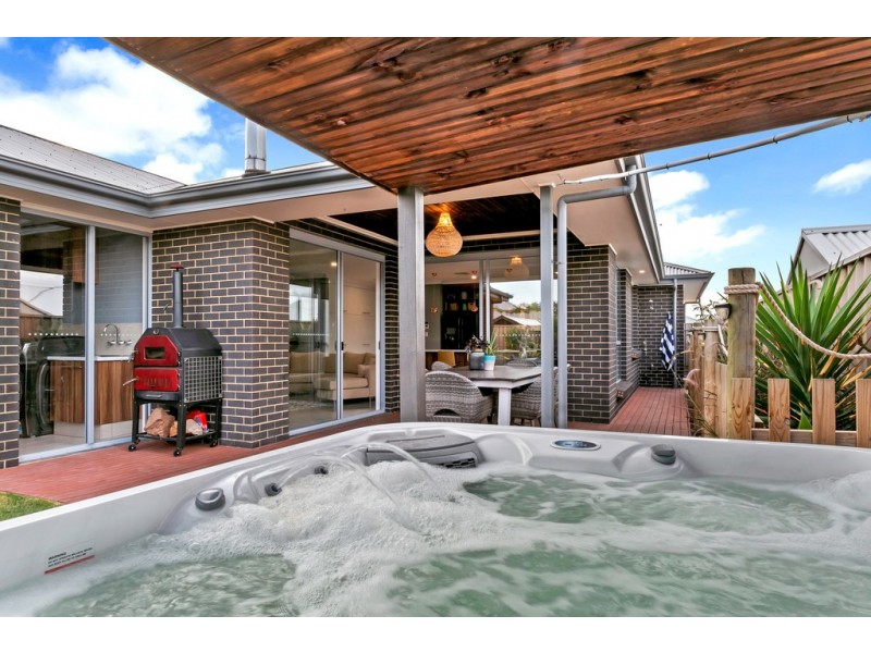 11 Bondi Drive, Seaford Rise SA 5169