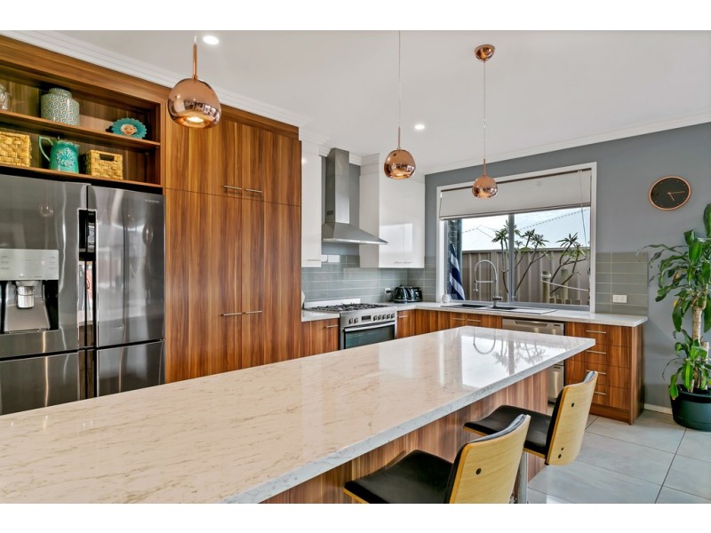 11 Bondi Drive, Seaford Rise SA 5169