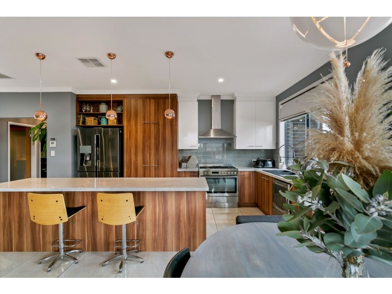 11 Bondi Drive, Seaford Rise SA 5169