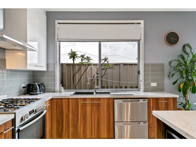 11 Bondi Drive, Seaford Rise SA 5169