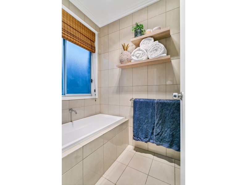 11 Bondi Drive, Seaford Rise SA 5169