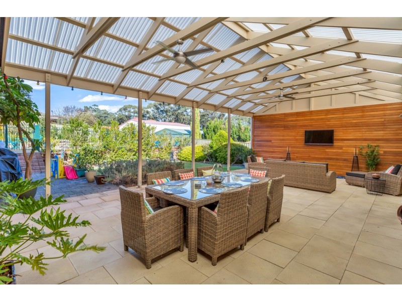 4 Coronet Avenue, Woodcroft SA 5162