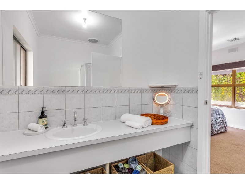 4 Coronet Avenue, Woodcroft SA 5162