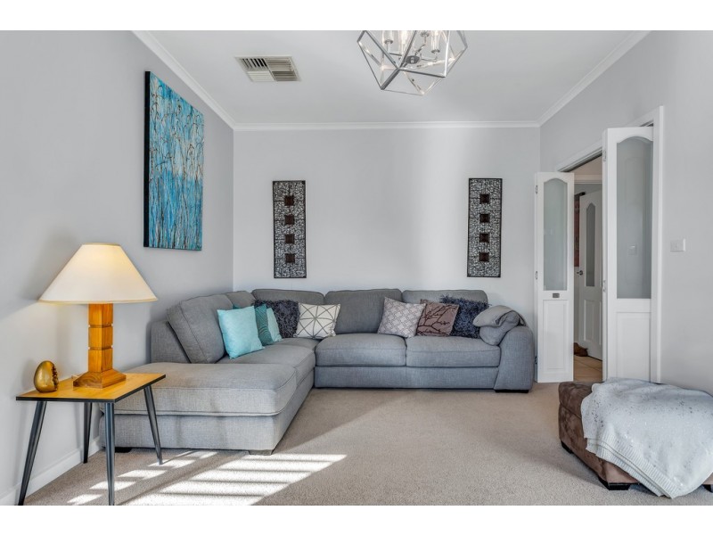 4 Coronet Avenue, Woodcroft SA 5162