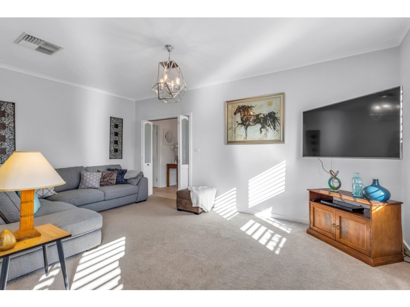 4 Coronet Avenue, Woodcroft SA 5162