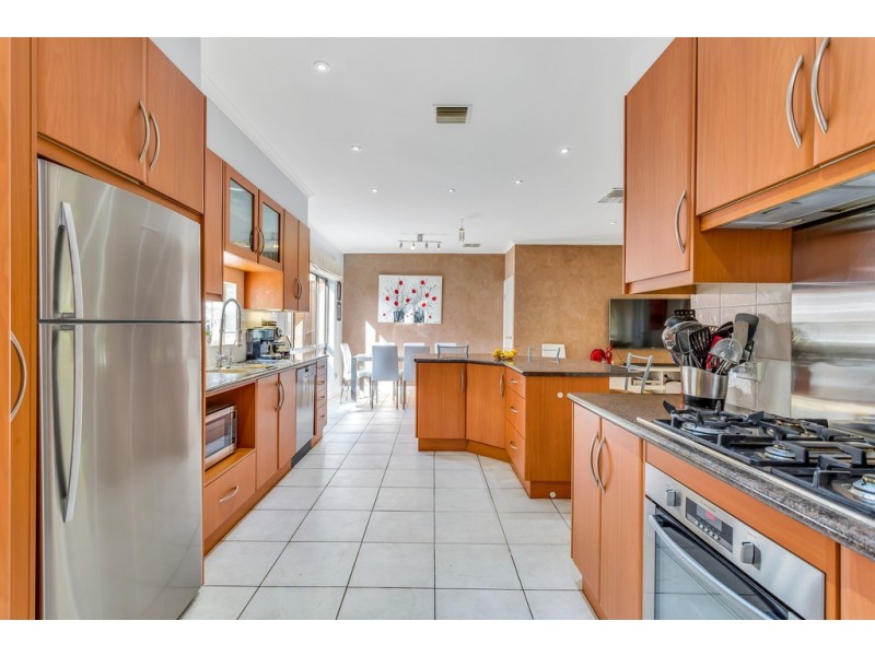 4 Coronet Avenue, Woodcroft SA 5162