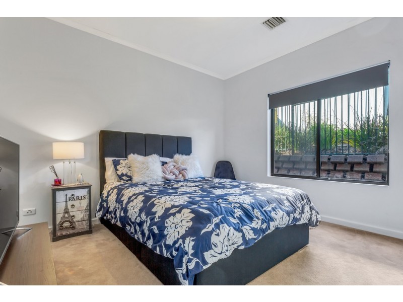 4 Coronet Avenue, Woodcroft SA 5162