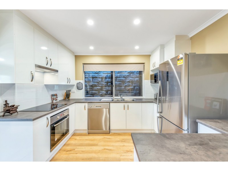 12 Aish Court, Woodcroft SA 5162