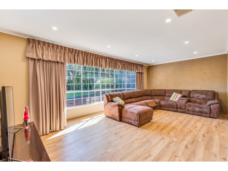 12 Aish Court, Woodcroft SA 5162