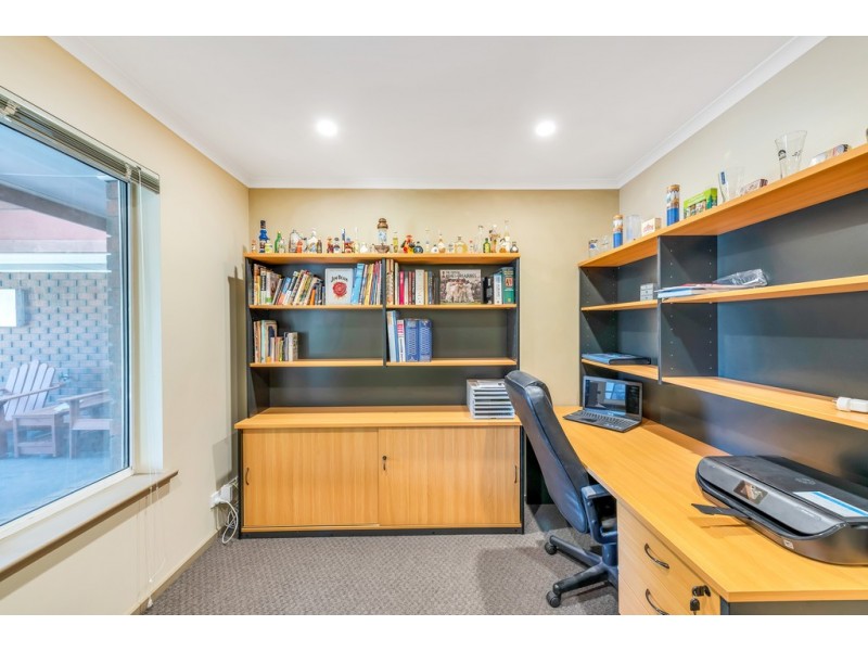 12 Aish Court, Woodcroft SA 5162