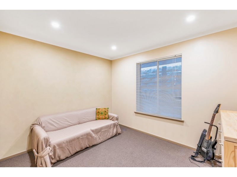 12 Aish Court, Woodcroft SA 5162