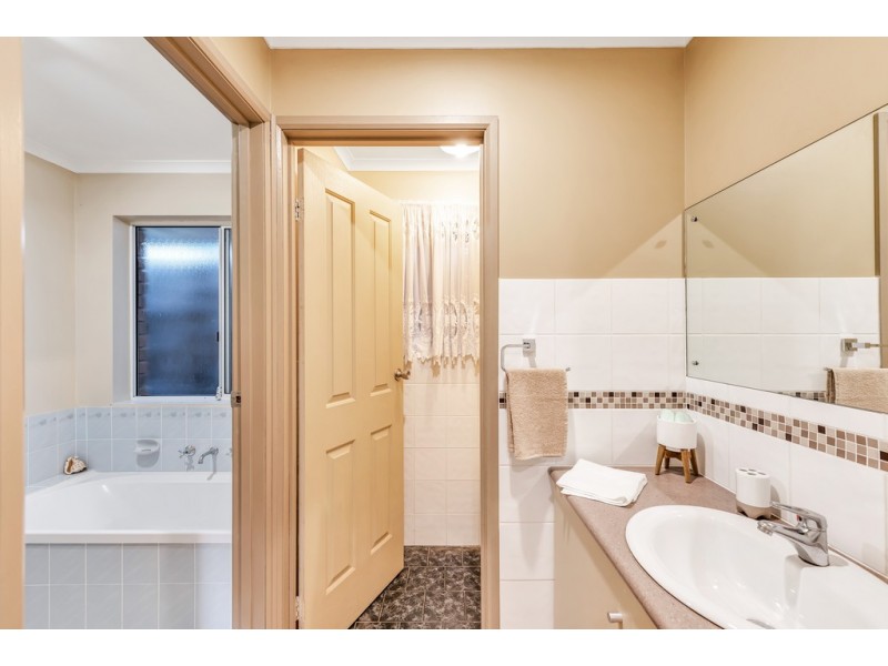 12 Aish Court, Woodcroft SA 5162