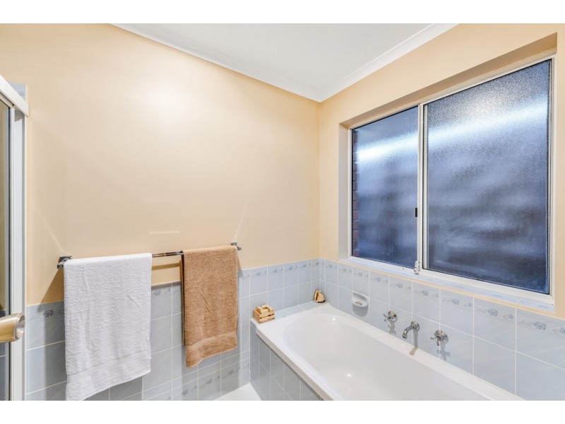 12 Aish Court, Woodcroft SA 5162