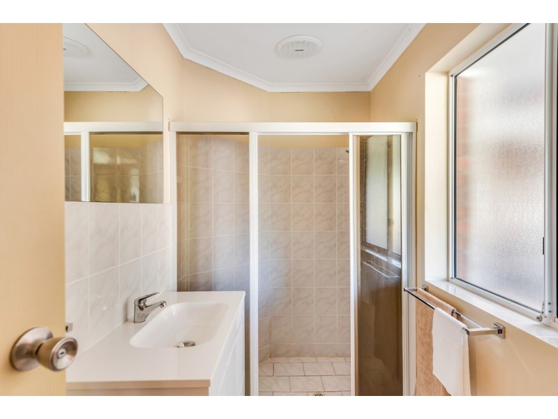 12 Aish Court, Woodcroft SA 5162