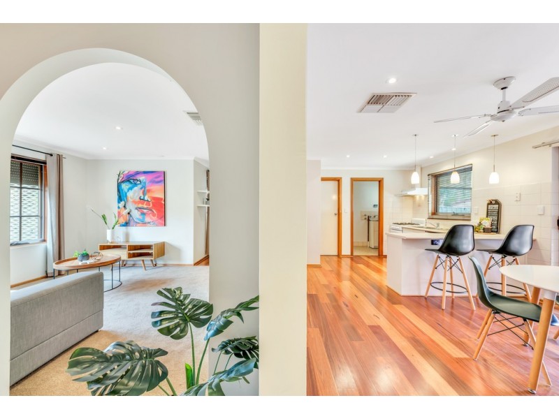 9 Barrdickson Crescent, Happy Valley SA 5159