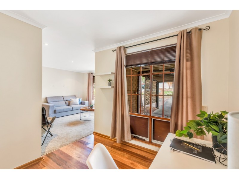 9 Barrdickson Crescent, Happy Valley SA 5159