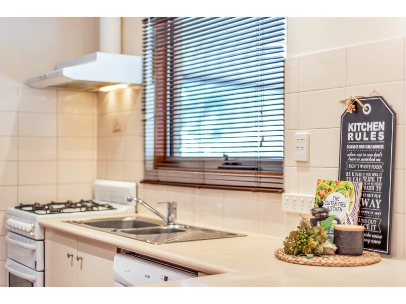 9 Barrdickson Crescent, Happy Valley SA 5159