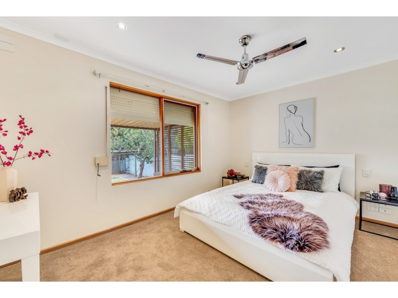 9 Barrdickson Crescent, Happy Valley SA 5159