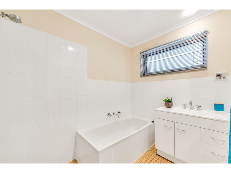 9 Barrdickson Crescent, Happy Valley SA 5159