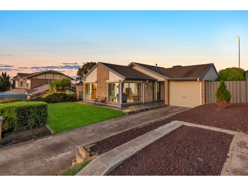 8 Fishcombe Court, Moana SA 5169