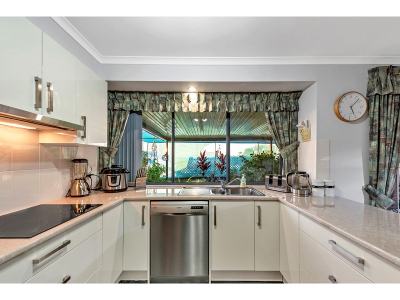 8 Fishcombe Court, Moana SA 5169