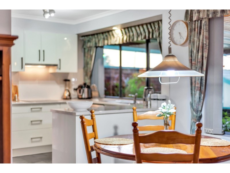 8 Fishcombe Court, Moana SA 5169