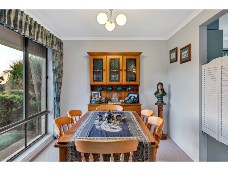 8 Fishcombe Court, Moana SA 5169