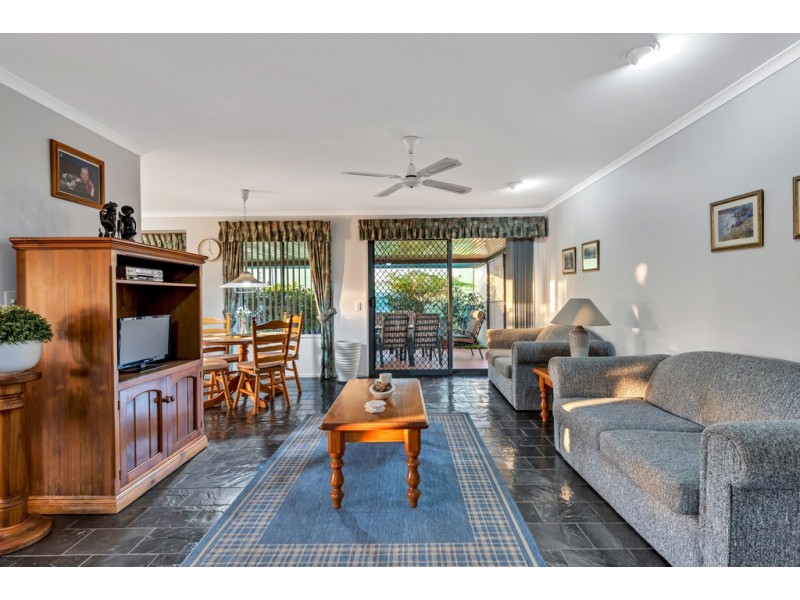 8 Fishcombe Court, Moana SA 5169