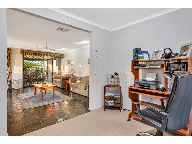 8 Fishcombe Court, Moana SA 5169