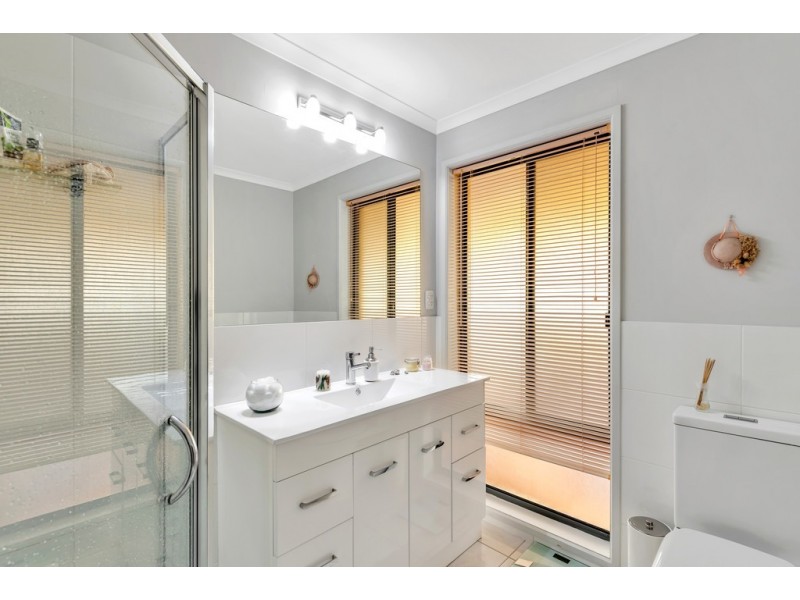 8 Fishcombe Court, Moana SA 5169