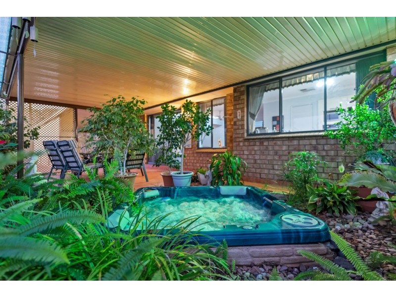 8 Fishcombe Court, Moana SA 5169