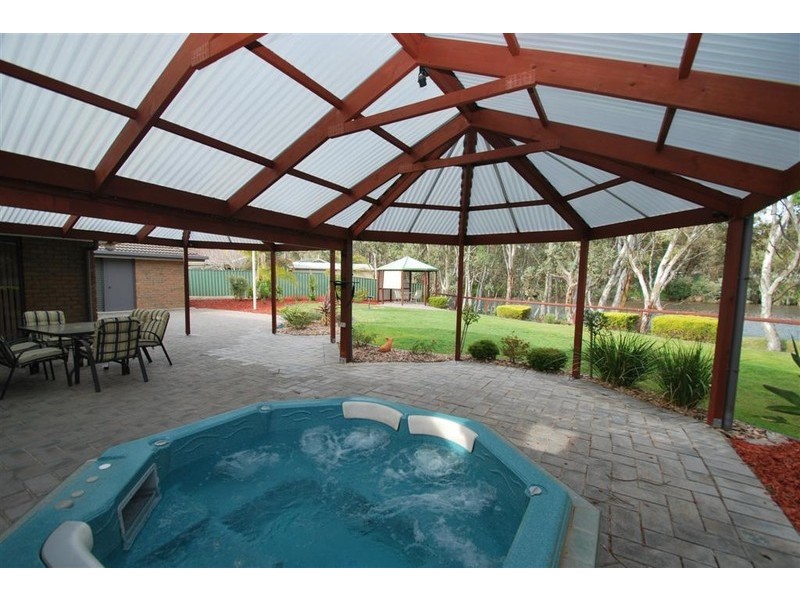 4 Lakeview Close, Woodcroft SA 5162