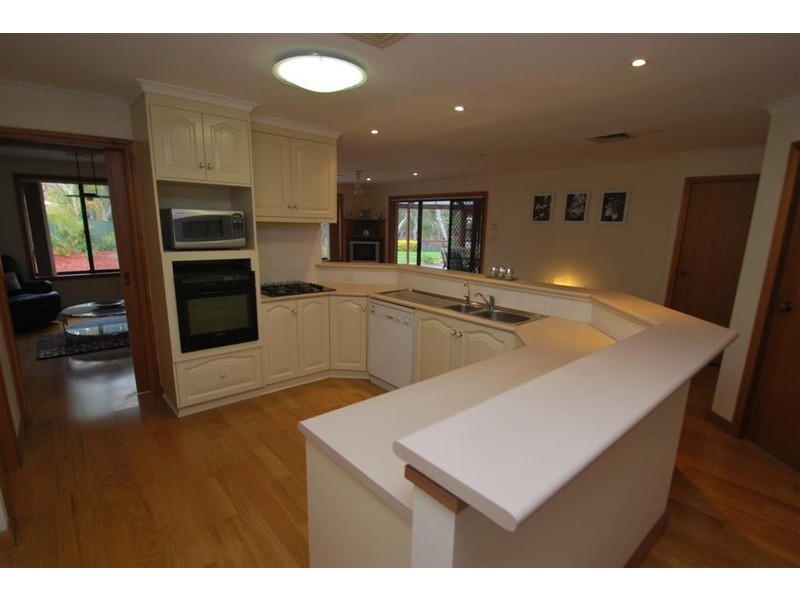 4 Lakeview Close, Woodcroft SA 5162