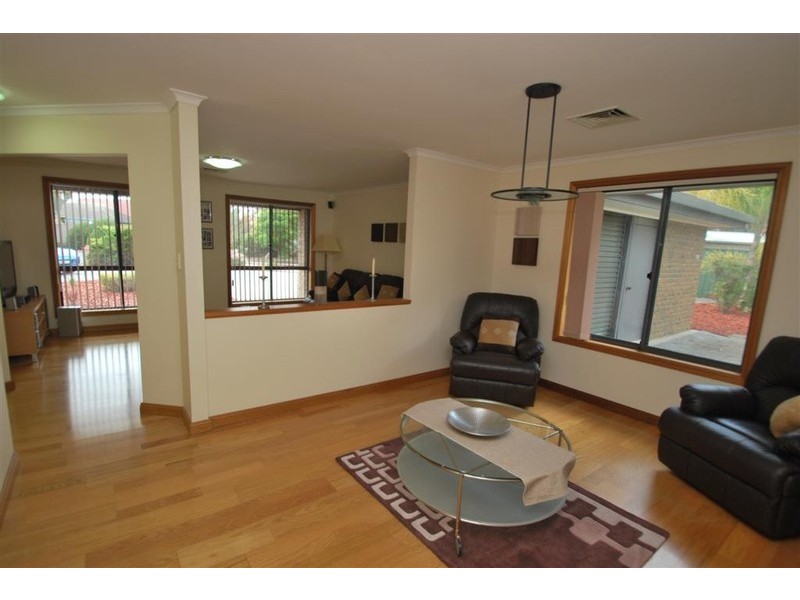 4 Lakeview Close, Woodcroft SA 5162