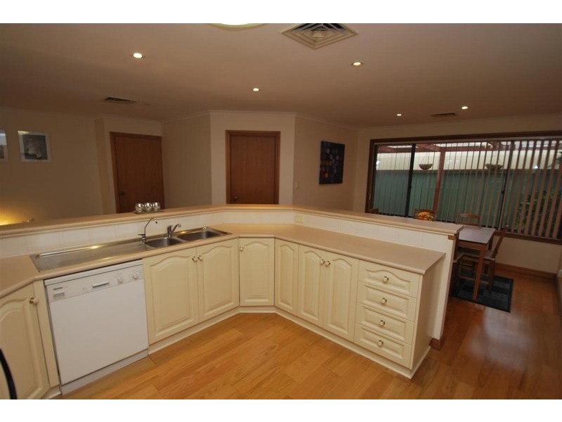 4 Lakeview Close, Woodcroft SA 5162